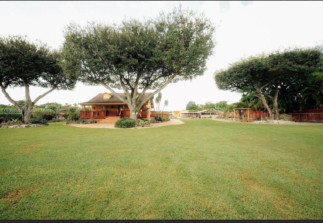 待售: $949,999 (2 贝兹, 1 浴室, 928 平方英尺)