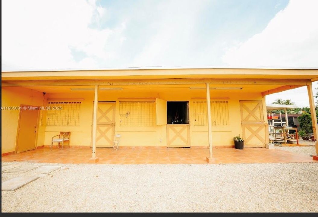 待售: $949,999 (2 贝兹, 1 浴室, 928 平方英尺)