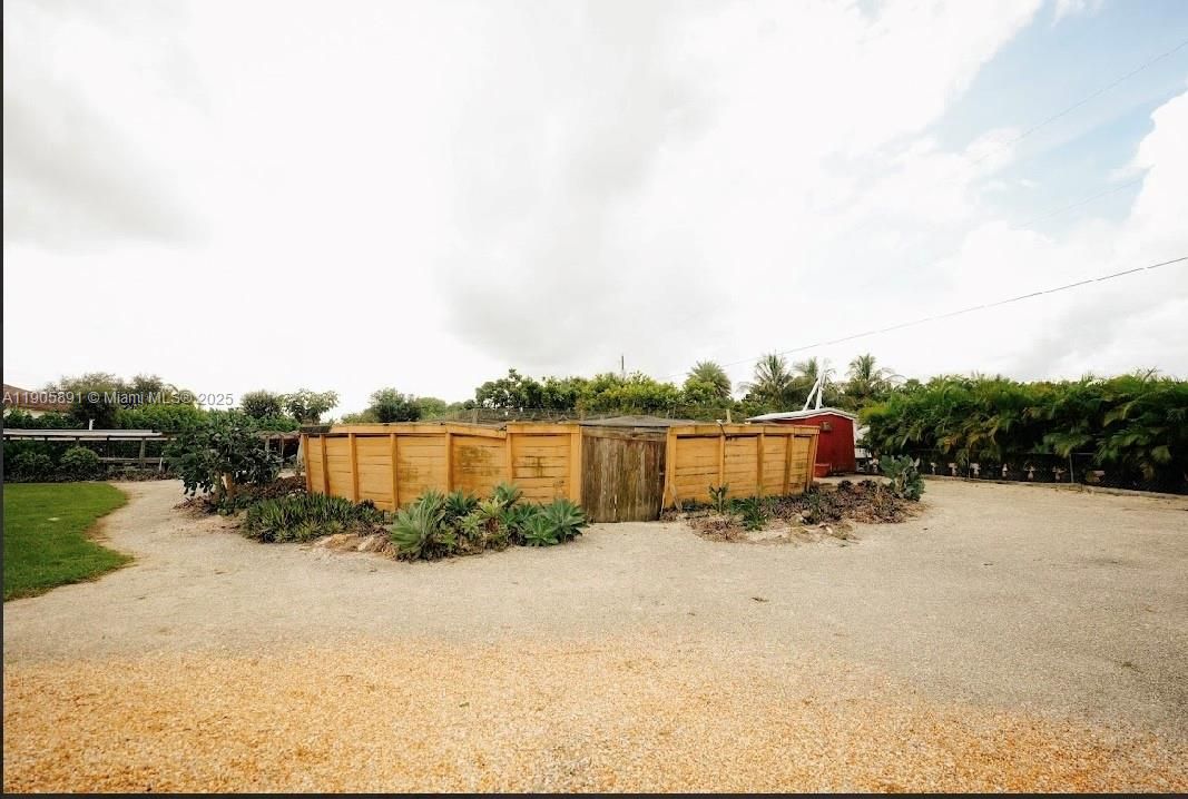 待售: $949,999 (2 贝兹, 1 浴室, 928 平方英尺)