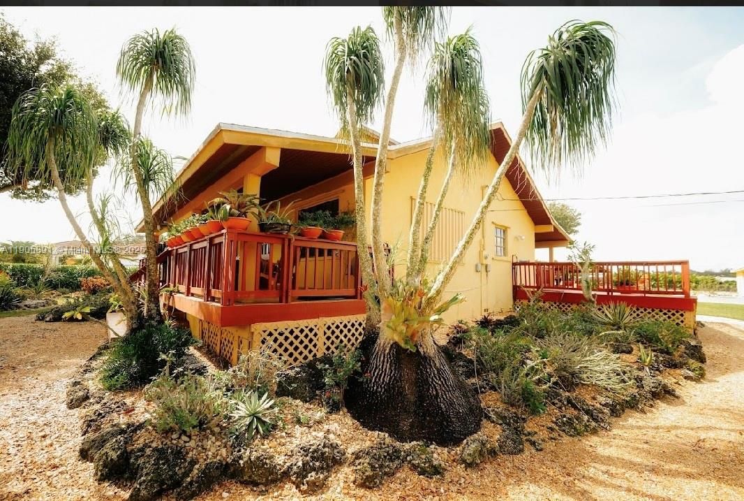 待售: $949,999 (2 贝兹, 1 浴室, 928 平方英尺)