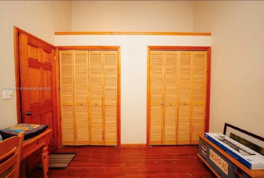 待售: $949,999 (2 贝兹, 1 浴室, 928 平方英尺)