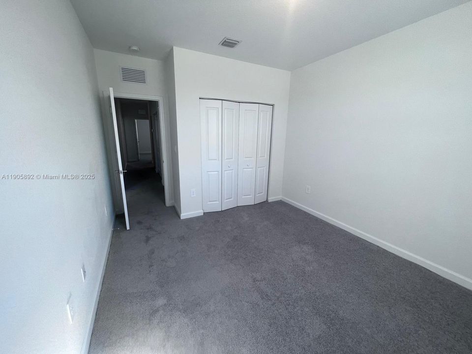 出租: $2,800 (4 贝兹, 2 浴室, 1828 平方英尺)