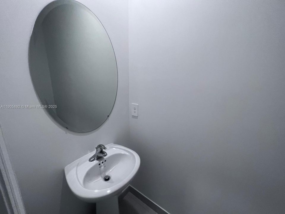 出租: $2,800 (4 贝兹, 2 浴室, 1828 平方英尺)