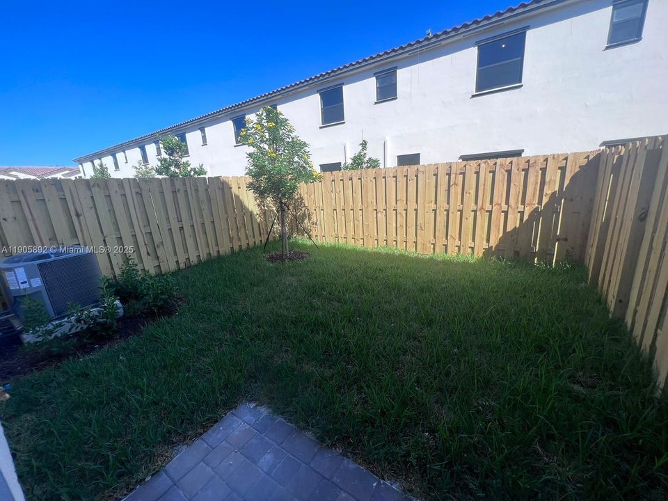 出租: $2,800 (4 贝兹, 2 浴室, 1828 平方英尺)