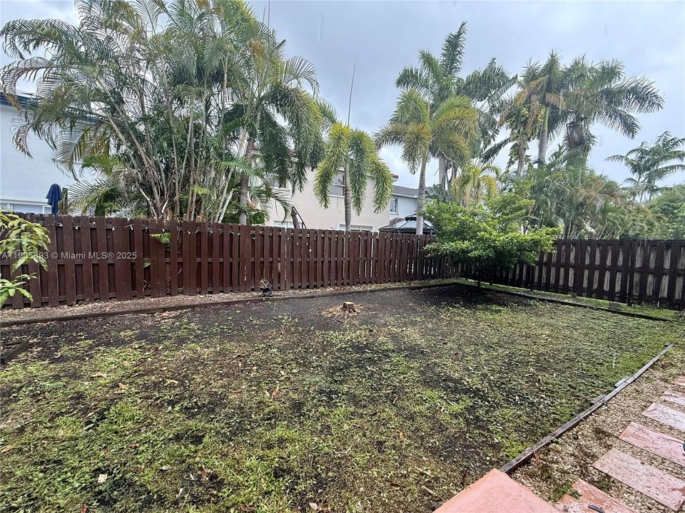 For Rent: $3,995 (5 beds, 3 baths, 2817 Square Feet)