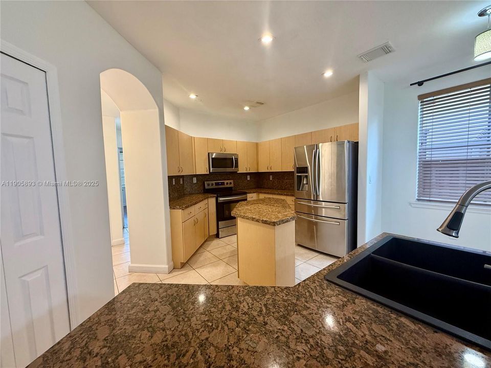 For Rent: $3,995 (5 beds, 3 baths, 2817 Square Feet)