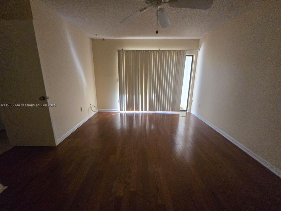 待售: $215,900 (2 贝兹, 2 浴室, 1589 平方英尺)