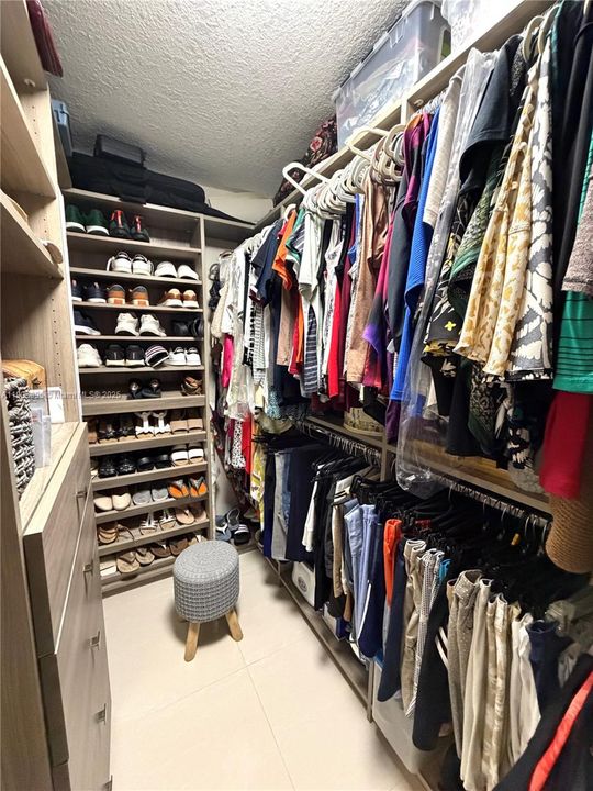 合同活跃: $614,900 (3 贝兹, 2 浴室, 1400 平方英尺)