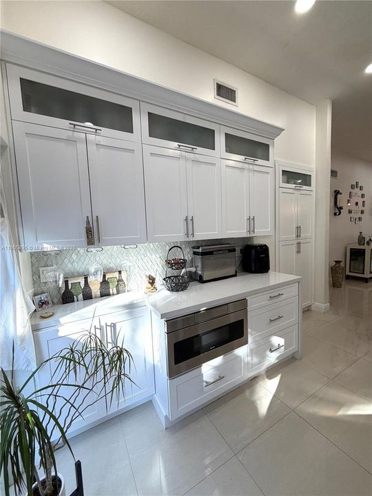 合同活跃: $614,900 (3 贝兹, 2 浴室, 1400 平方英尺)