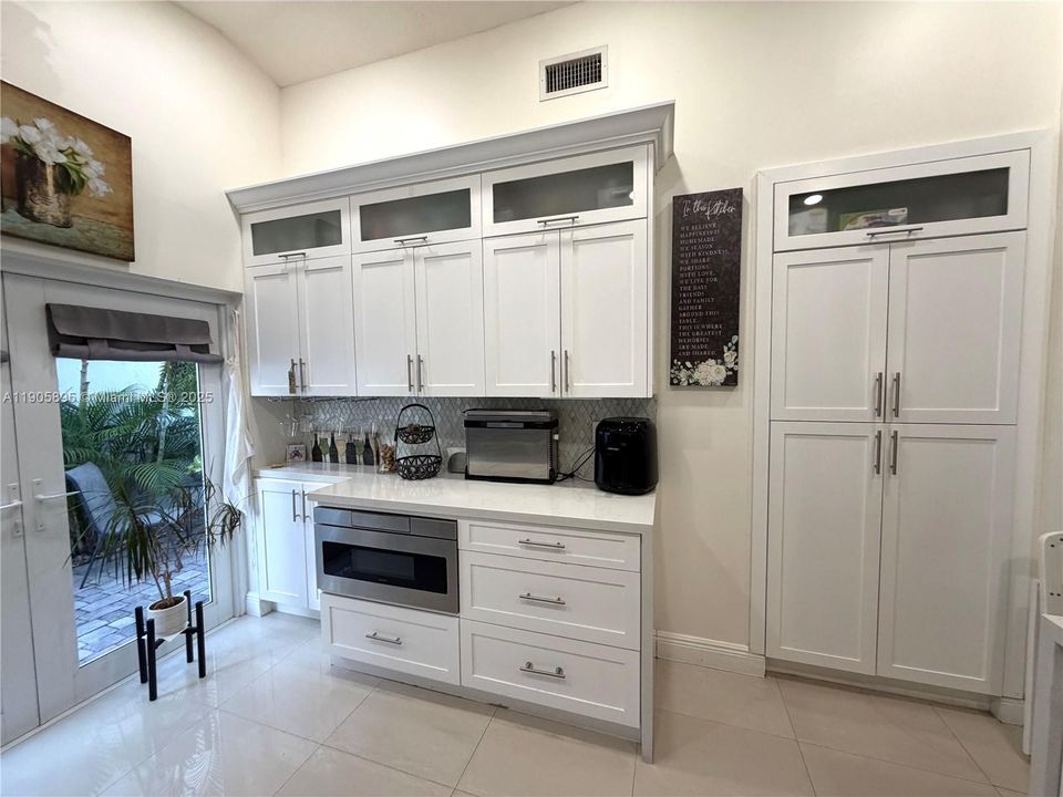 合同活跃: $614,900 (3 贝兹, 2 浴室, 1400 平方英尺)