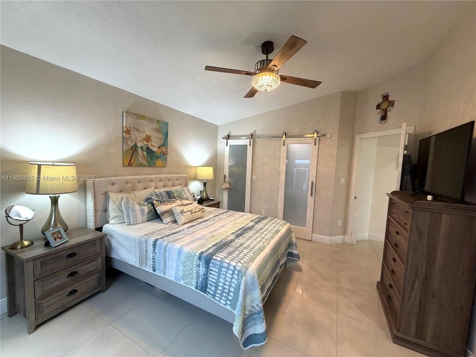 合同活跃: $614,900 (3 贝兹, 2 浴室, 1400 平方英尺)