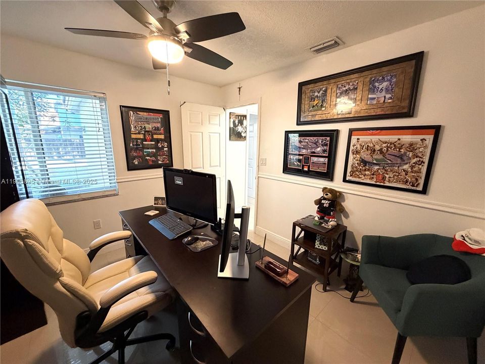 合同活跃: $614,900 (3 贝兹, 2 浴室, 1400 平方英尺)