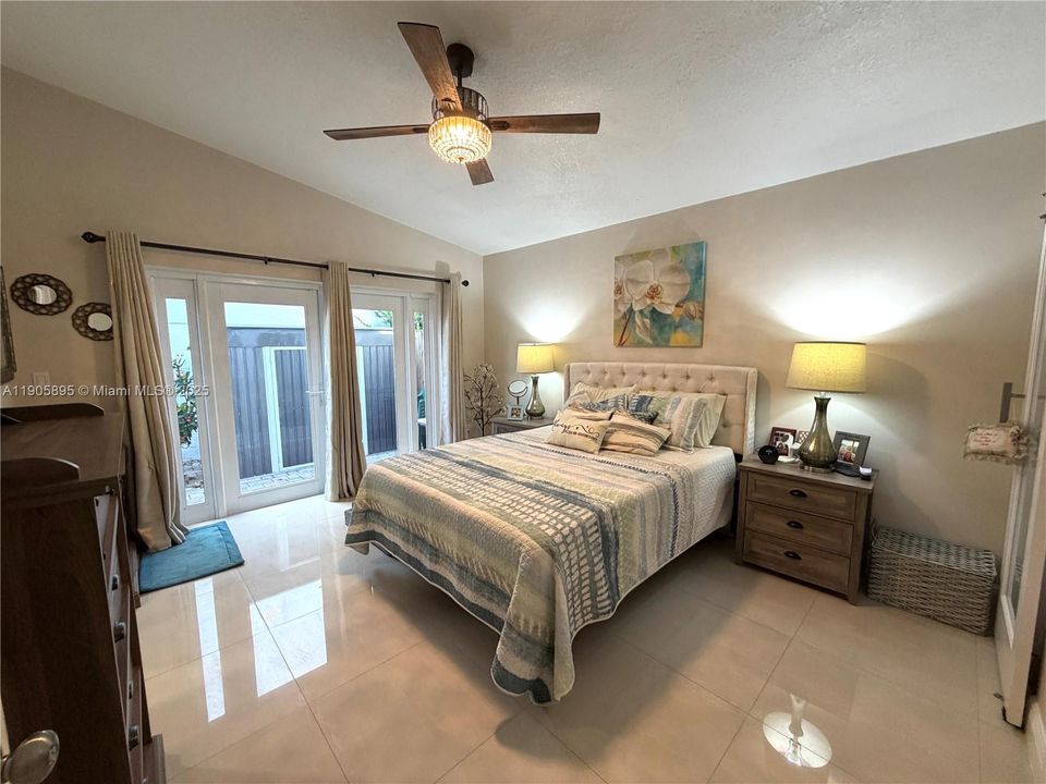 合同活跃: $614,900 (3 贝兹, 2 浴室, 1400 平方英尺)