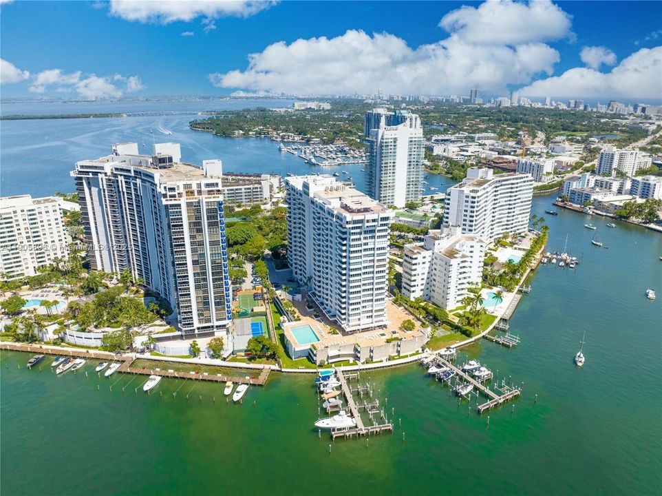 待售: $698,700 (1 贝兹, 1 浴室, 1027 平方英尺)