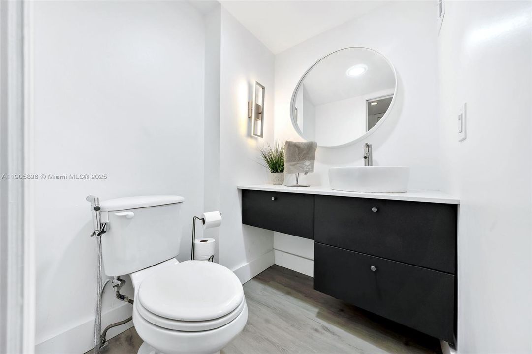 待售: $698,700 (1 贝兹, 1 浴室, 1027 平方英尺)