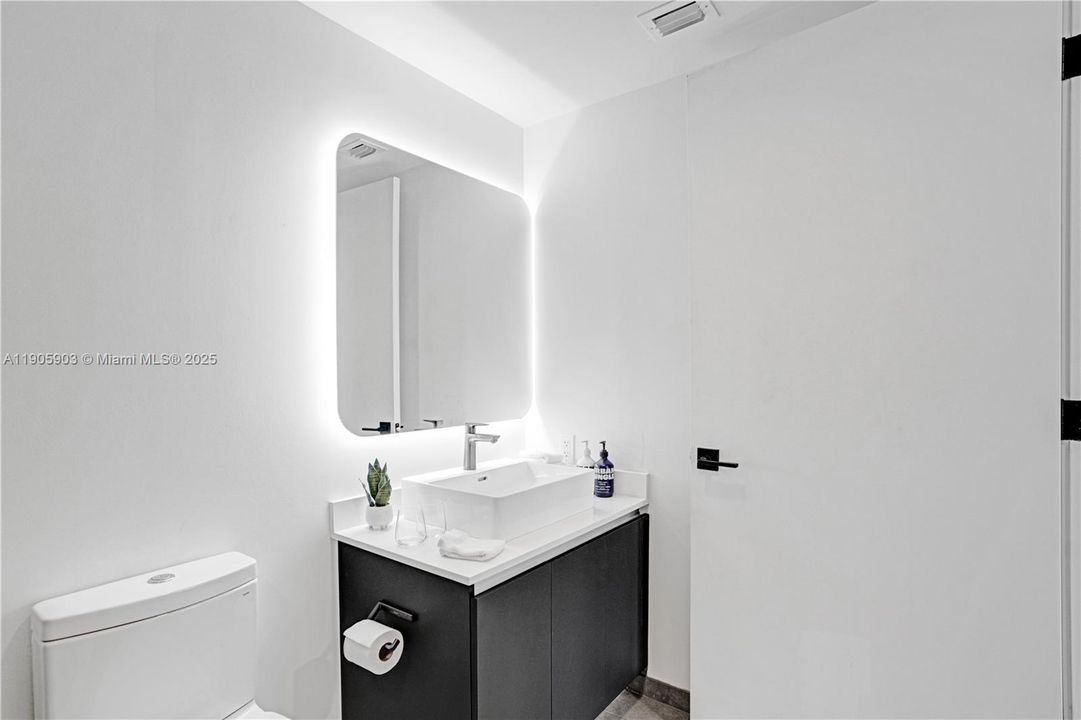 Active With Contract: $425,000 (1 beds, 1 baths, 521 Square Feet)