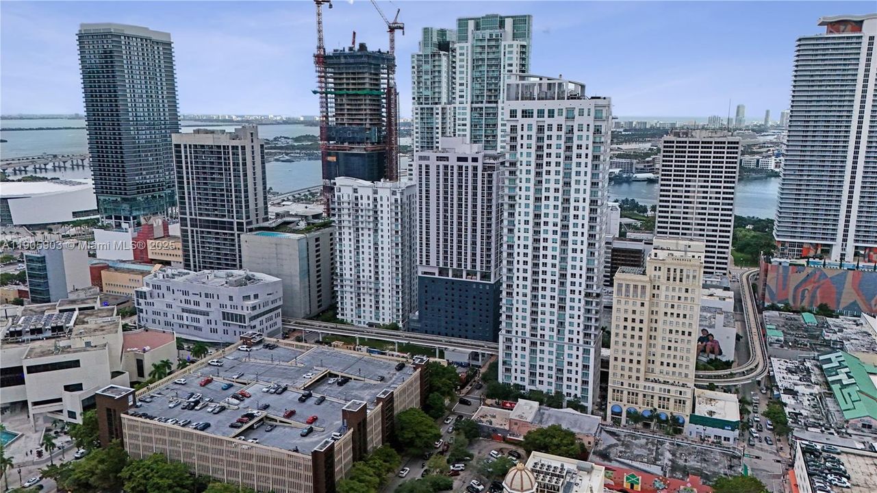 Active With Contract: $425,000 (1 beds, 1 baths, 521 Square Feet)