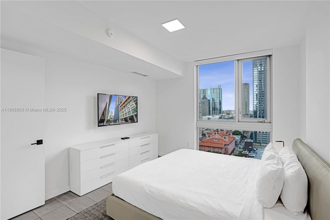 Active With Contract: $425,000 (1 beds, 1 baths, 521 Square Feet)