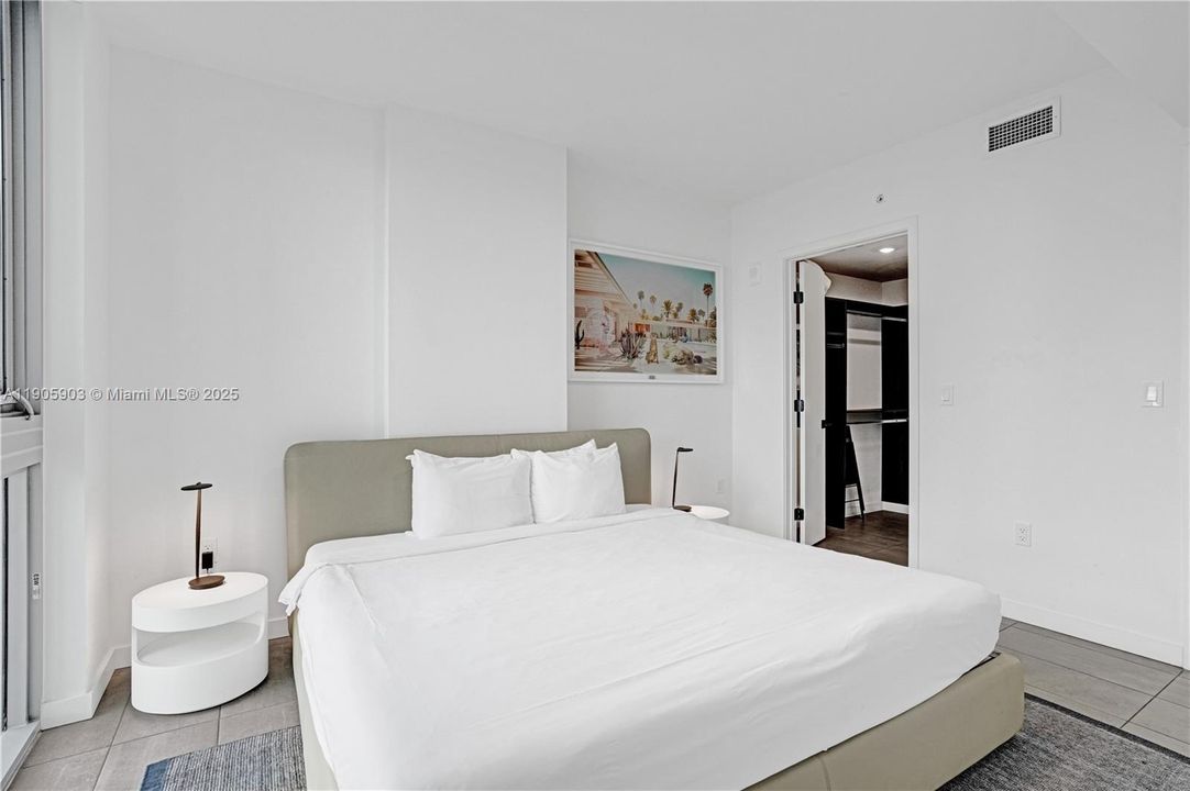 Active With Contract: $425,000 (1 beds, 1 baths, 521 Square Feet)