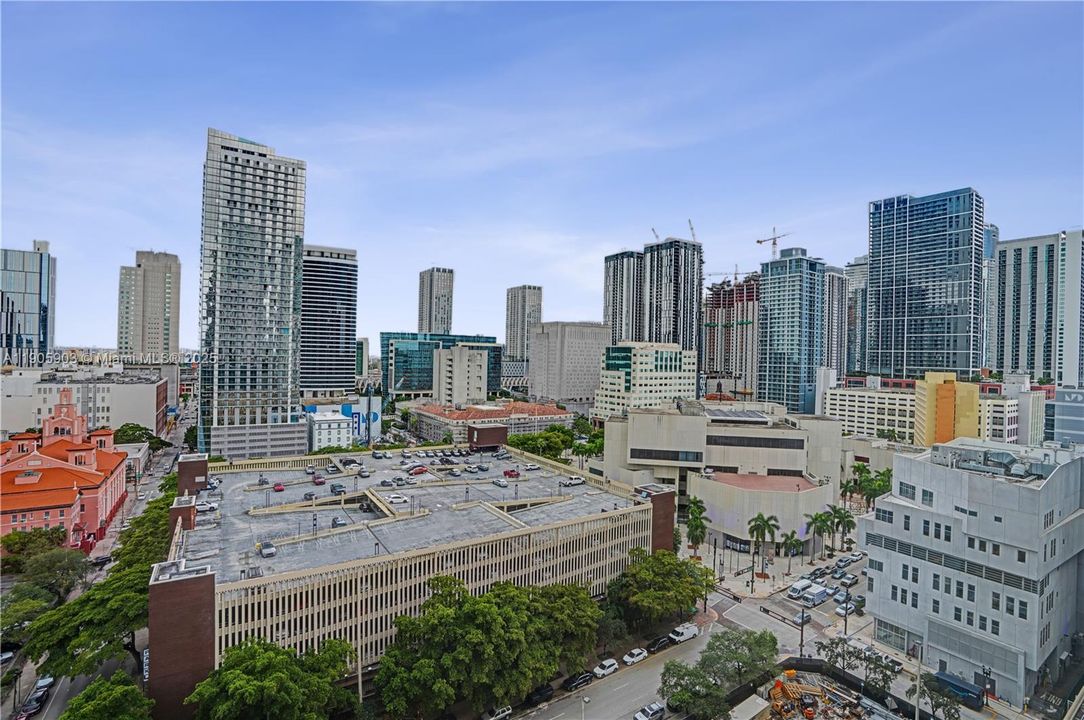 Active With Contract: $425,000 (1 beds, 1 baths, 521 Square Feet)