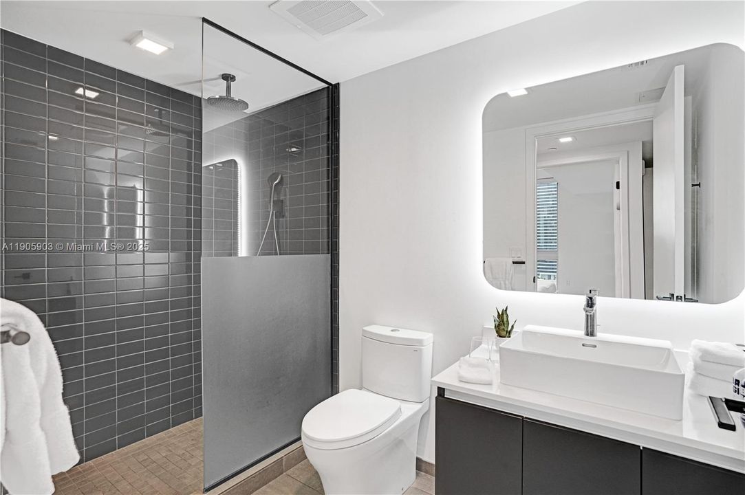 Active With Contract: $425,000 (1 beds, 1 baths, 521 Square Feet)