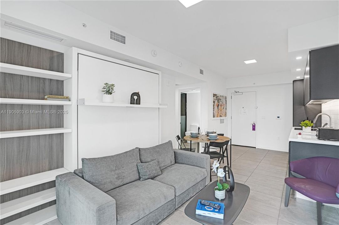 Active With Contract: $425,000 (1 beds, 1 baths, 521 Square Feet)