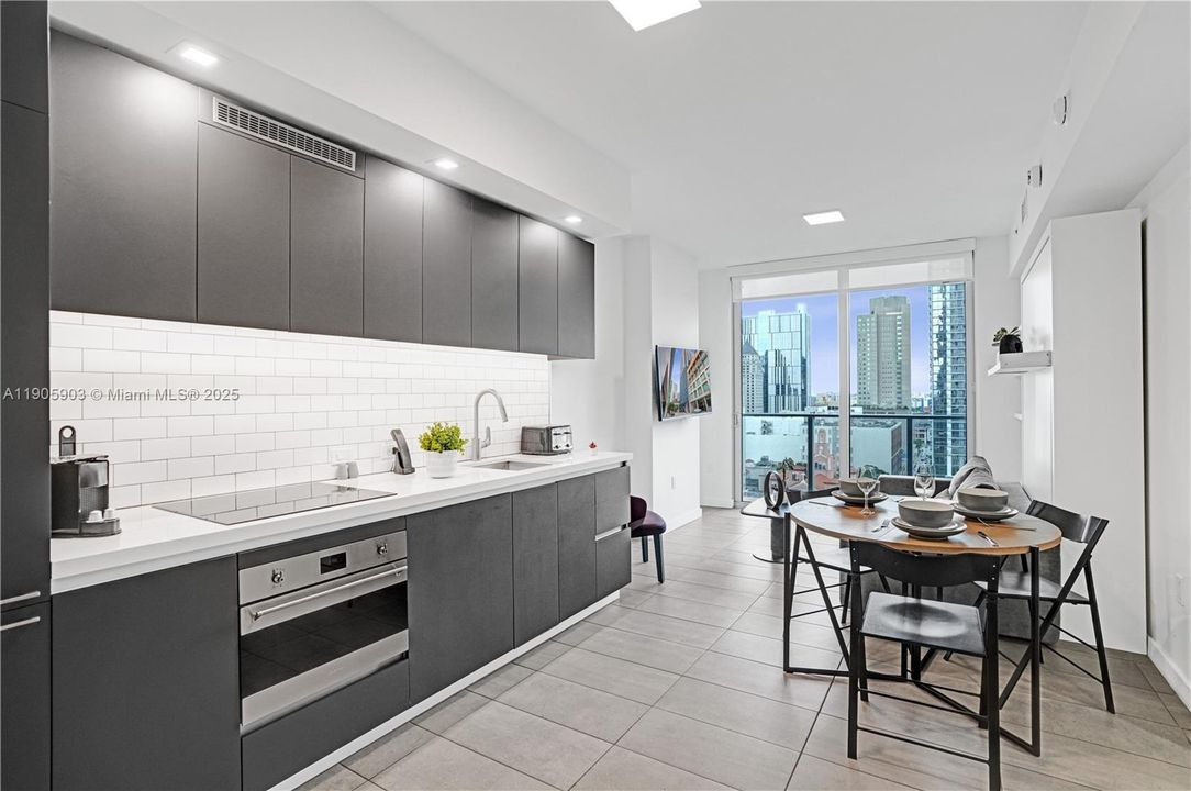 Active With Contract: $425,000 (1 beds, 1 baths, 521 Square Feet)