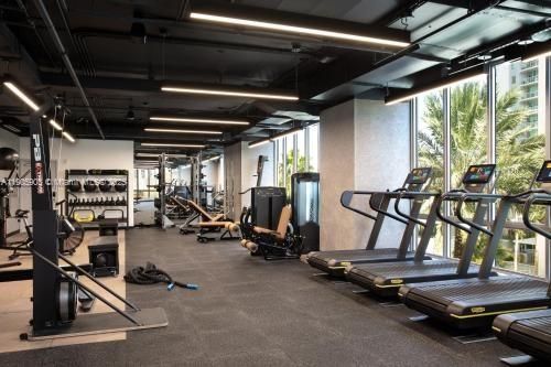 Active With Contract: $425,000 (1 beds, 1 baths, 521 Square Feet)