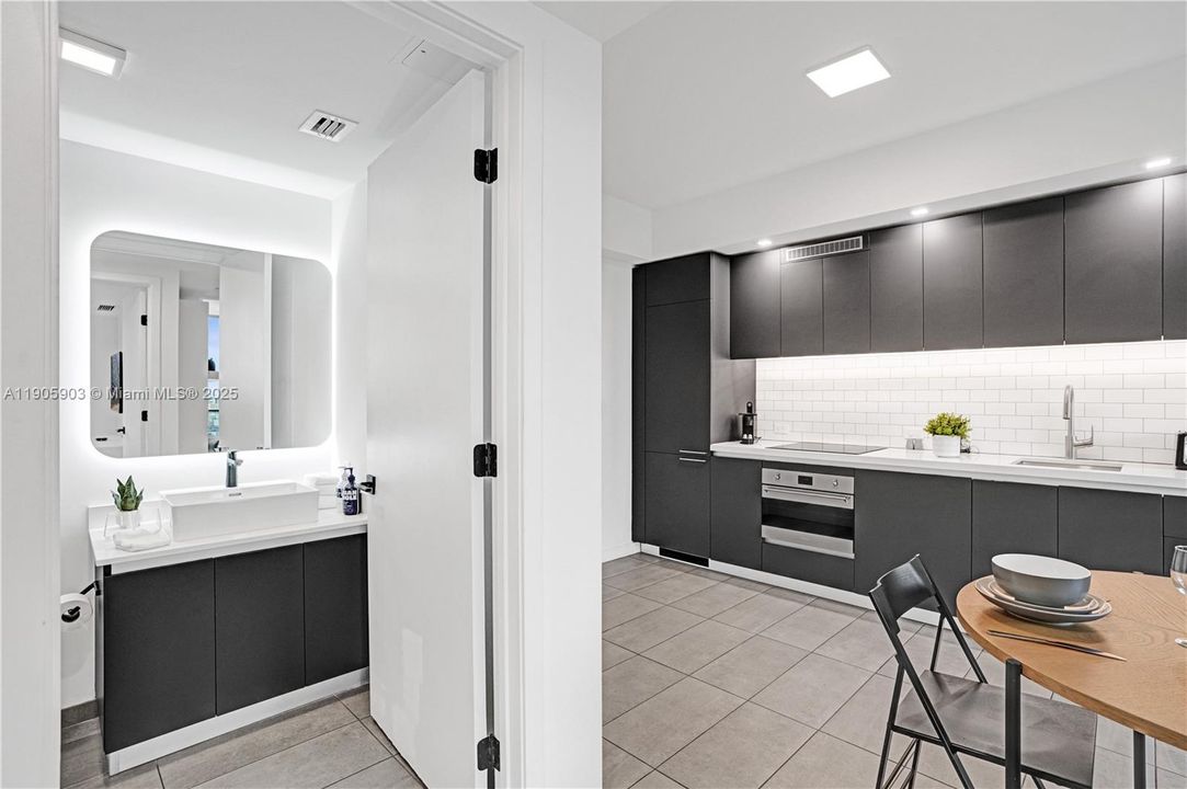 Active With Contract: $425,000 (1 beds, 1 baths, 521 Square Feet)