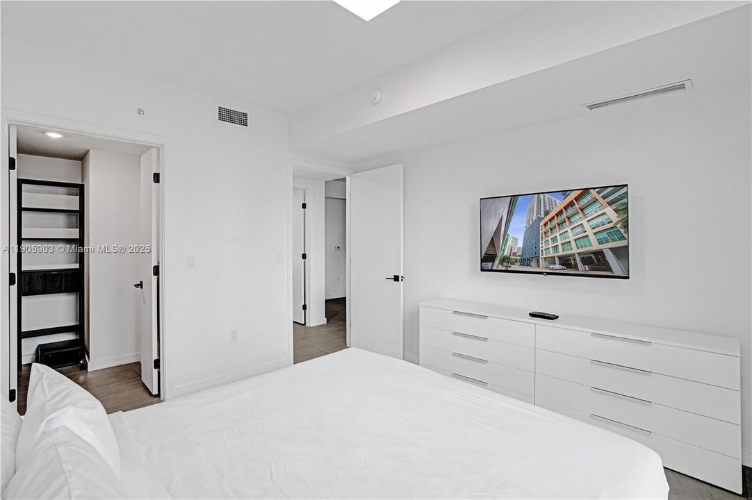 Active With Contract: $425,000 (1 beds, 1 baths, 521 Square Feet)