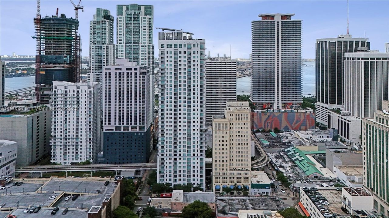 Active With Contract: $425,000 (1 beds, 1 baths, 521 Square Feet)