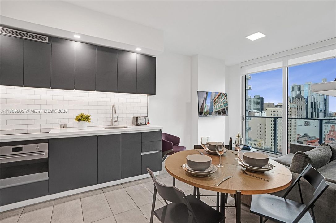 Active With Contract: $425,000 (1 beds, 1 baths, 521 Square Feet)