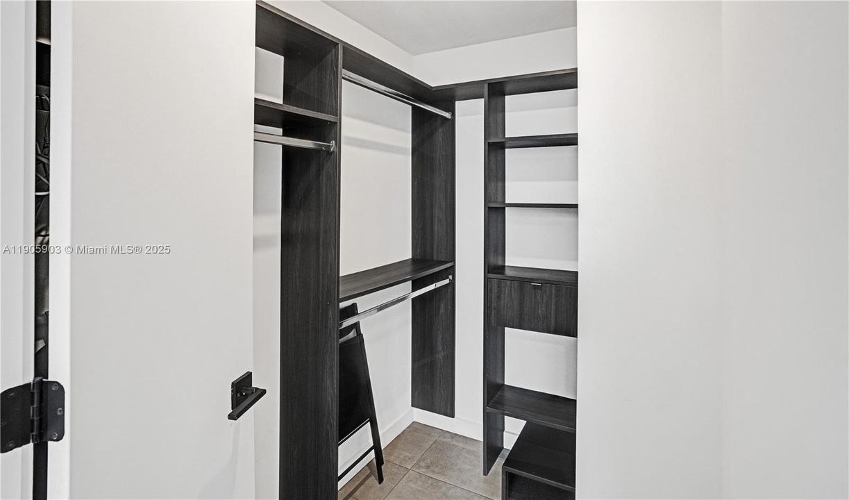 Active With Contract: $425,000 (1 beds, 1 baths, 521 Square Feet)