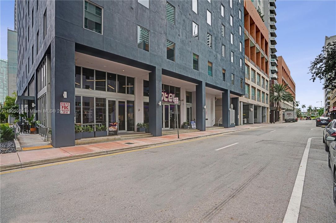 Active With Contract: $425,000 (1 beds, 1 baths, 521 Square Feet)