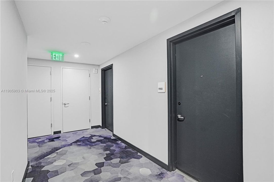 Active With Contract: $425,000 (1 beds, 1 baths, 521 Square Feet)