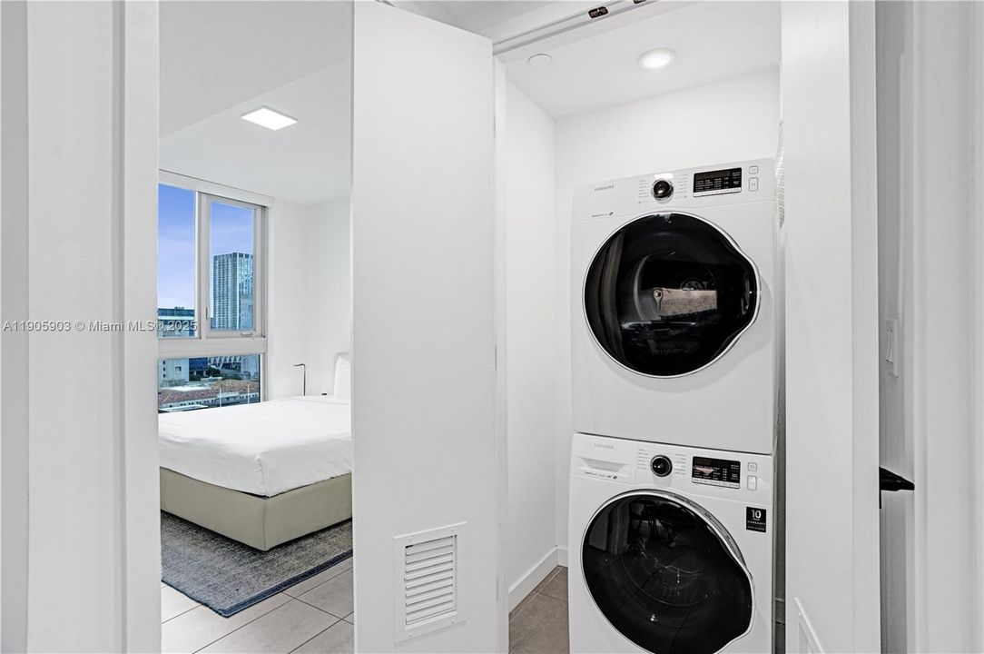 Active With Contract: $425,000 (1 beds, 1 baths, 521 Square Feet)