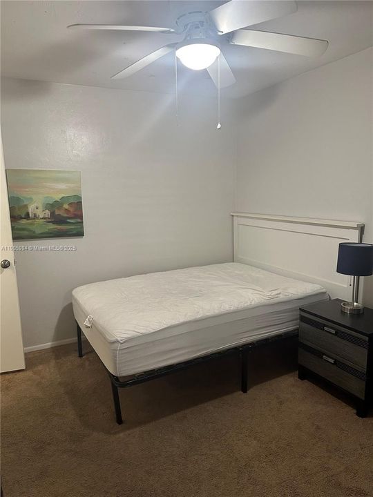 На продажу: $189,900 (4 спален, 4 ванн, 1177 Квадратных фут)