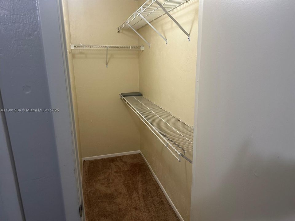 На продажу: $189,900 (4 спален, 4 ванн, 1177 Квадратных фут)