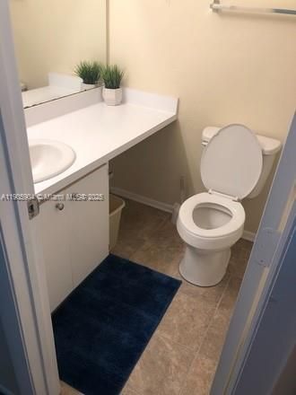 На продажу: $189,900 (4 спален, 4 ванн, 1177 Квадратных фут)