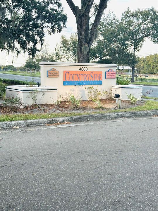 На продажу: $189,900 (4 спален, 4 ванн, 1177 Квадратных фут)