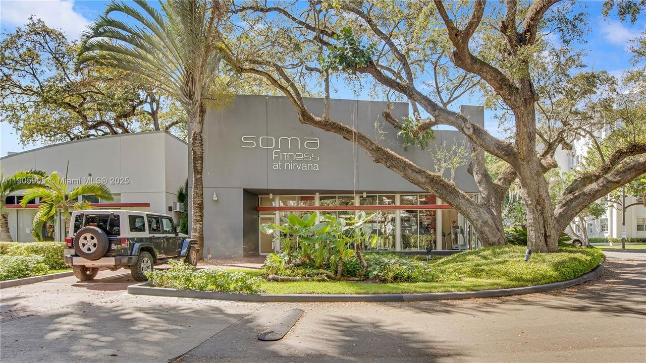 For Rent: $3,500 (2 beds, 1 baths, 926 Square Feet)