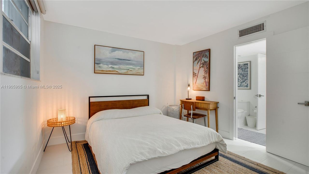 For Rent: $3,500 (2 beds, 1 baths, 926 Square Feet)