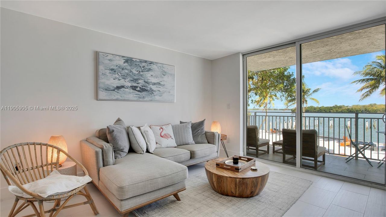 For Rent: $3,500 (2 beds, 1 baths, 926 Square Feet)