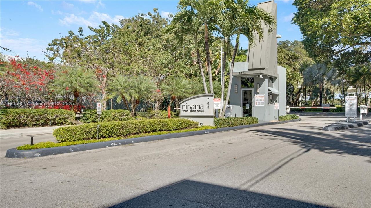 For Rent: $3,500 (2 beds, 1 baths, 926 Square Feet)