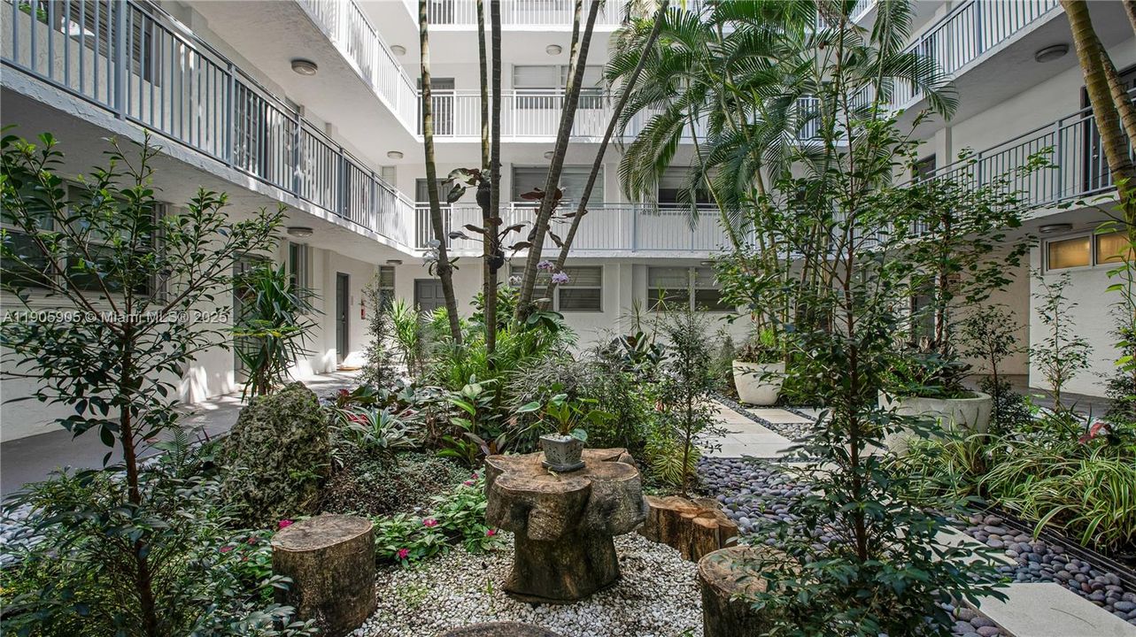 For Rent: $3,500 (2 beds, 1 baths, 926 Square Feet)