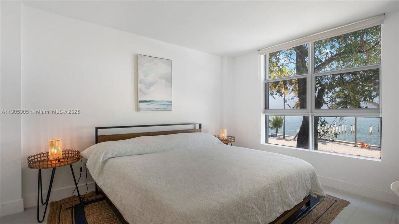 For Rent: $3,500 (2 beds, 1 baths, 926 Square Feet)