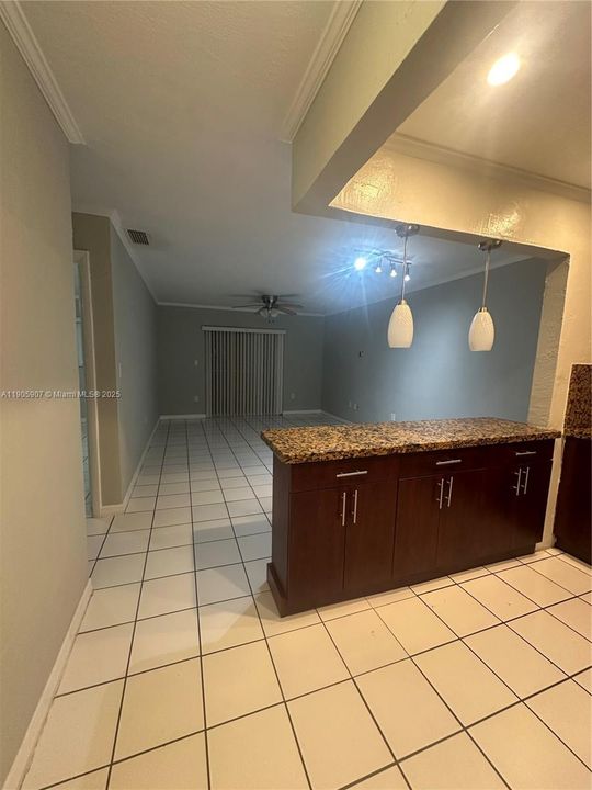 Active With Contract: $1,800 (1 beds, 1 baths, 678 Square Feet)