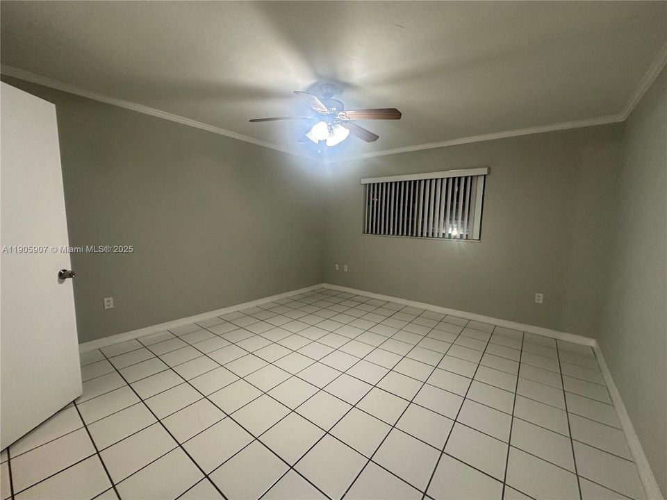 Active With Contract: $1,800 (1 beds, 1 baths, 678 Square Feet)