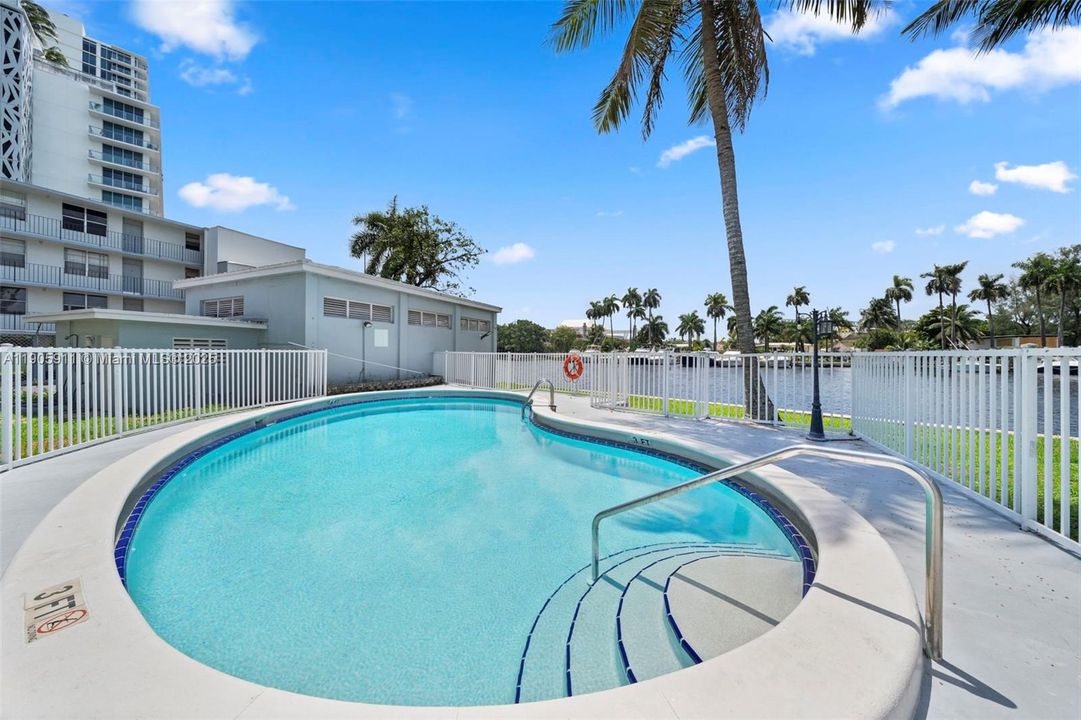 For Rent: $2,100 (2 beds, 2 baths, 600 Square Feet)