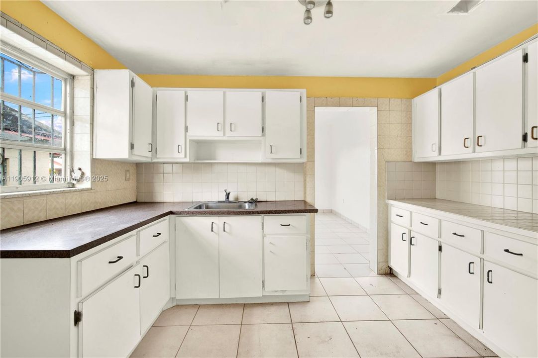 Active With Contract: $800,000 (0 beds, 0 baths, 3380 Square Feet)